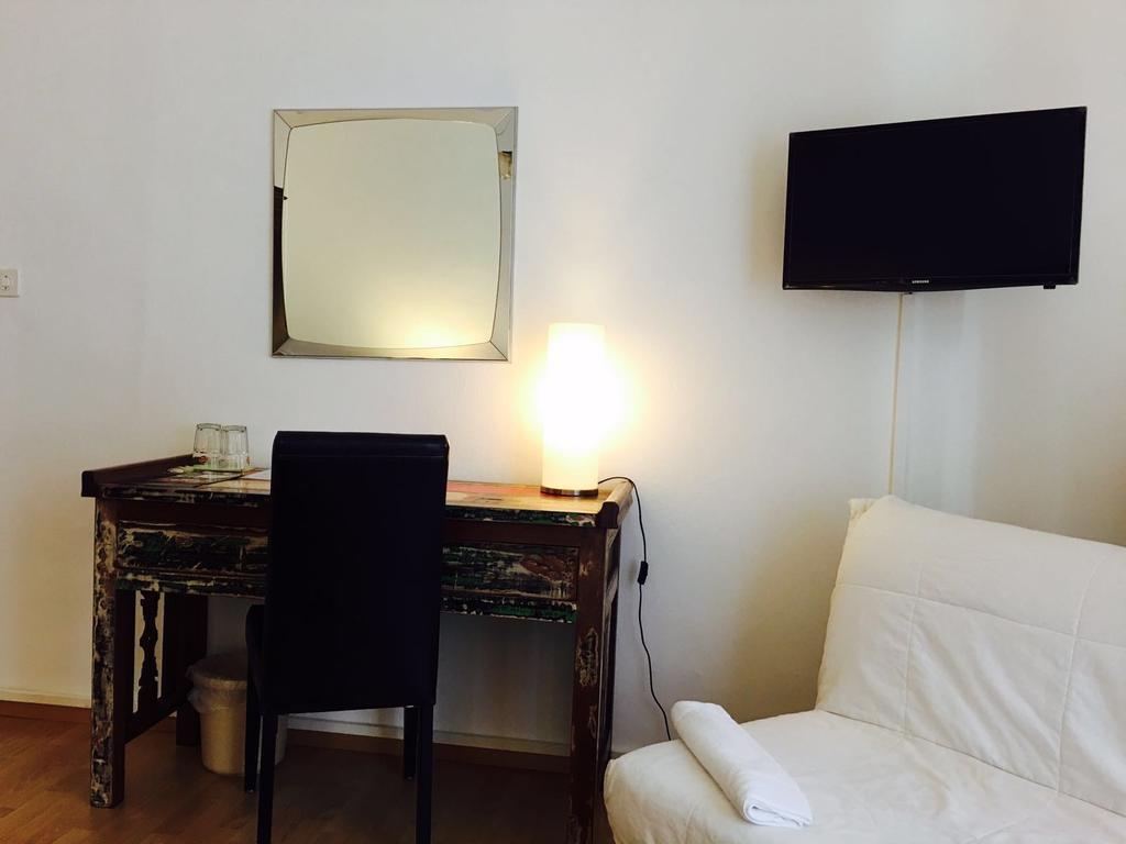 Bottega Del Vino Guesthouse Локарно Экстерьер фото